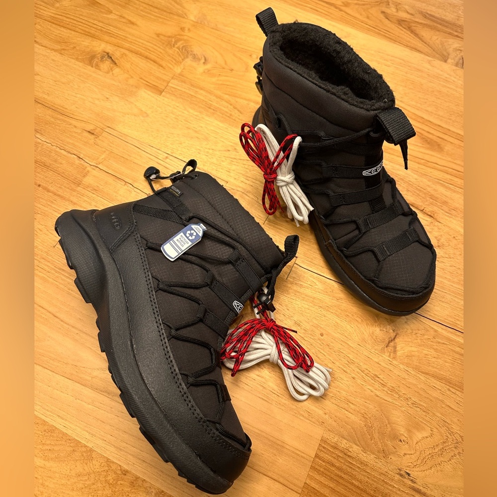 NEW KEEN WOMENS Waterproof Uneek
Chukka Lace-up Sneaker Black 8